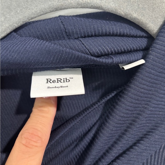 Aritzia freshman cropped sweater turtleneck NWT! - Picture 3 of 6